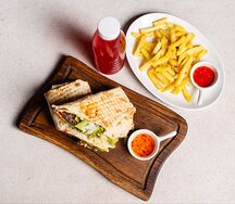 Шаурма со свининой в лаваше, фри и морс