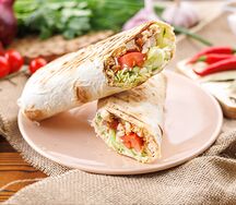 Шаурма с курицей в лаваше