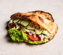 Шаурма с курицей в тандырной пите