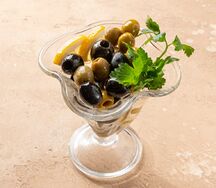 Маслины и оливки