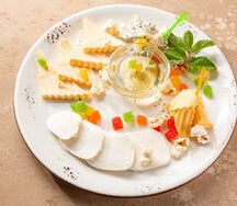 Ассорти из европейских сыров