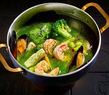 Том ям с морепродуктами Green