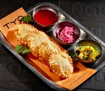 Мини-чебуреки с креветкой