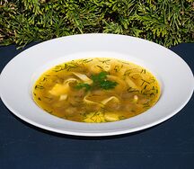 Бульон с пастой тальятелле и куриным филе