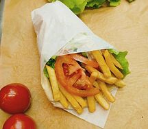 Сувлаки с курицей в соусе собственного приготовления