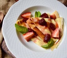 Блины с клубникой и маскарпоне