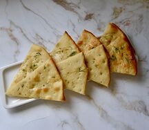 Лепешка пряная с чесноком
