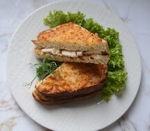 Запеченный бутерброд с курицей