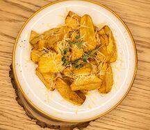 Картофельные дольки с пармезаном 