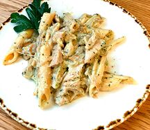 Пенне в соусе песто с курицей