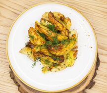 Картофель запеченный дольками