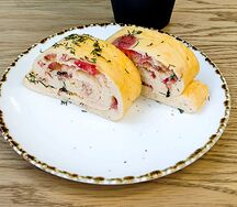 Омлет с помидорами и сыром