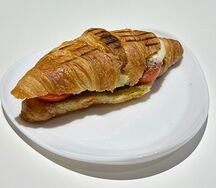 Круассан Капрезе 