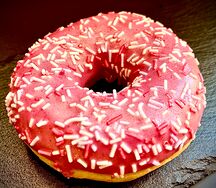 Донат Ягодный микс