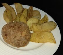 Картофель по-деревенски с котлетой