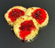 Моцарелла под клюквенным соусом