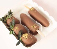 Клубника и банан в шоколаде 