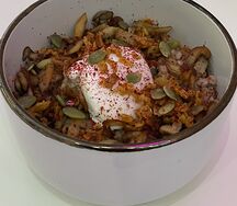 Боул с зеленой гречкой и вешенками