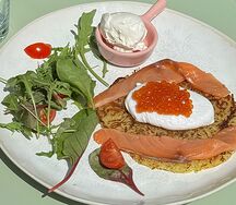 Драник с лососем и красной икрой