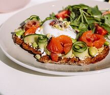 Авокадо тост с лососем