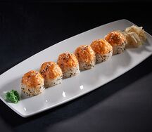 Запеченный лосось с креветкой и соусом спайси