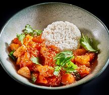 Курица с овощами и ананасом (острая)