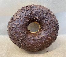 Донат Шоколадный с начинкой шоколад