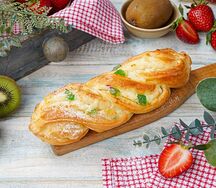 Плетёнка с творогом и цукатами