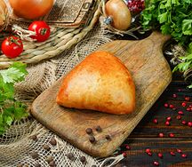 Печёный пирожок с капустой