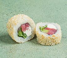 Ролл Филадельфия магуро в кунжуте