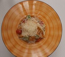 Салат Цезарь с курицей