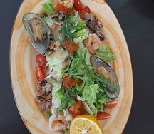 Салат с морепродуктами
