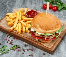 Чикен бургер с картофелем