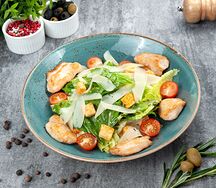 Салат Цезарь с куриной грудкой