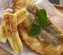 Чебурек с шоколадно-ореховой пастой и бананом
