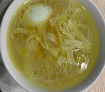Куриный бульон с яйцом