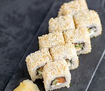 Ролл Филадельфия в кунжуте