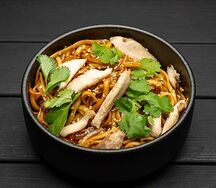 Удон с овощами и курицей