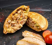 Закрытый бургер с курицей