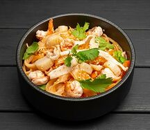 Рисовая лапша с овощами и морепродуктами