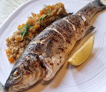 Сибас в су-виде с гарниром из кеноа с тыквой