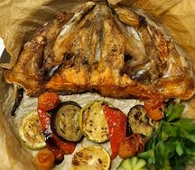 Голова лосося запечённая с овощами на гриле