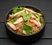 Фунчоза с овощами и курицей