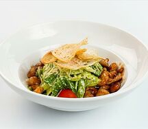 Салат Цезарь с курицей