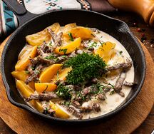 Говяжья вырезка с картофелем в сливочном соусе