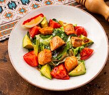 Теплый салат с лососем