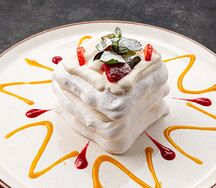 Безе с ягодами