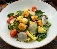 Салат с креветками и соусом муретти