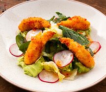 Хрустящие креветки с соусом гуакамоле