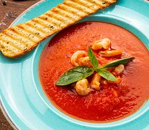 Томатный суп с креветками